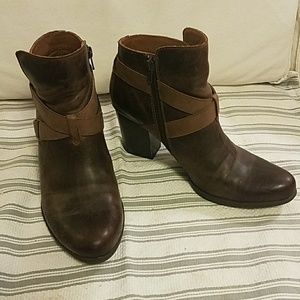 Børn brown distressed leather ankle booties